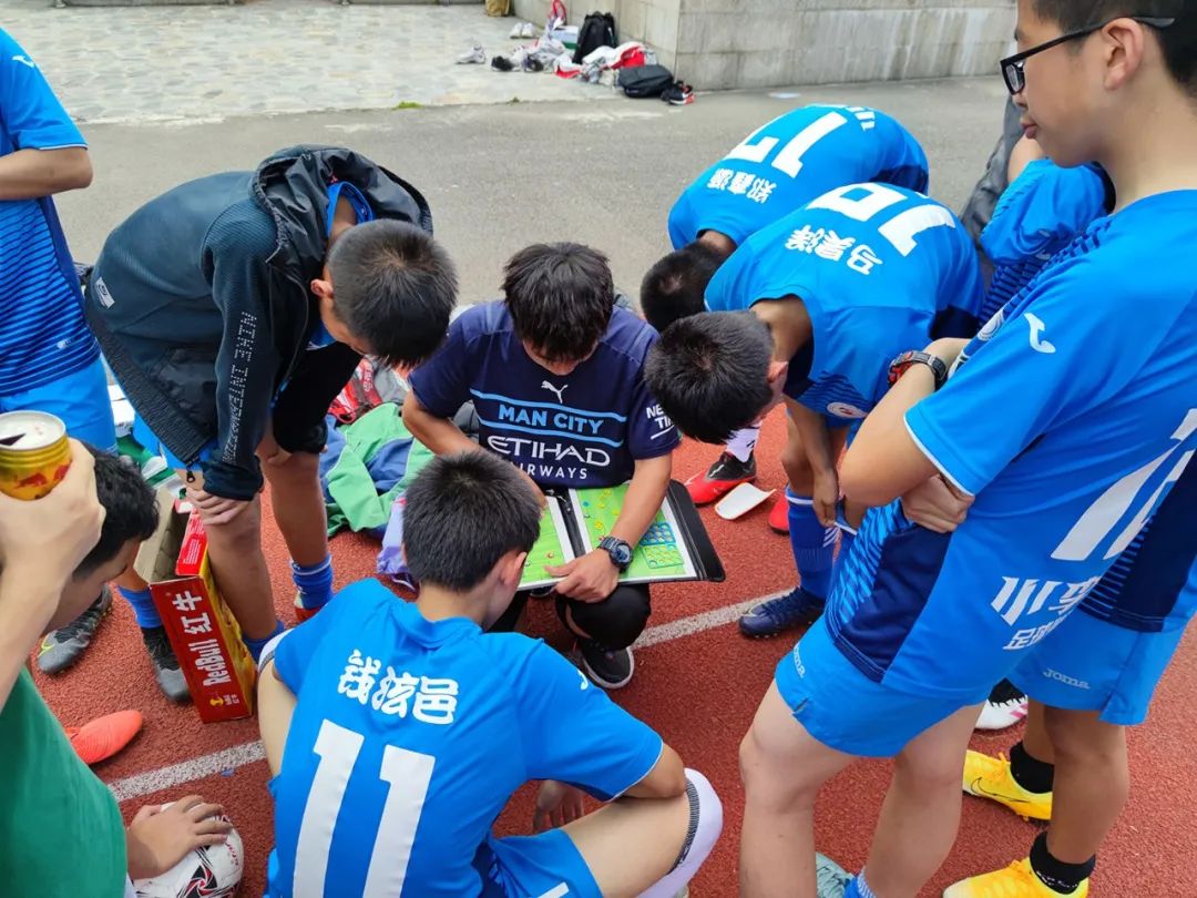 喜报足球,足球队夺冠喜报