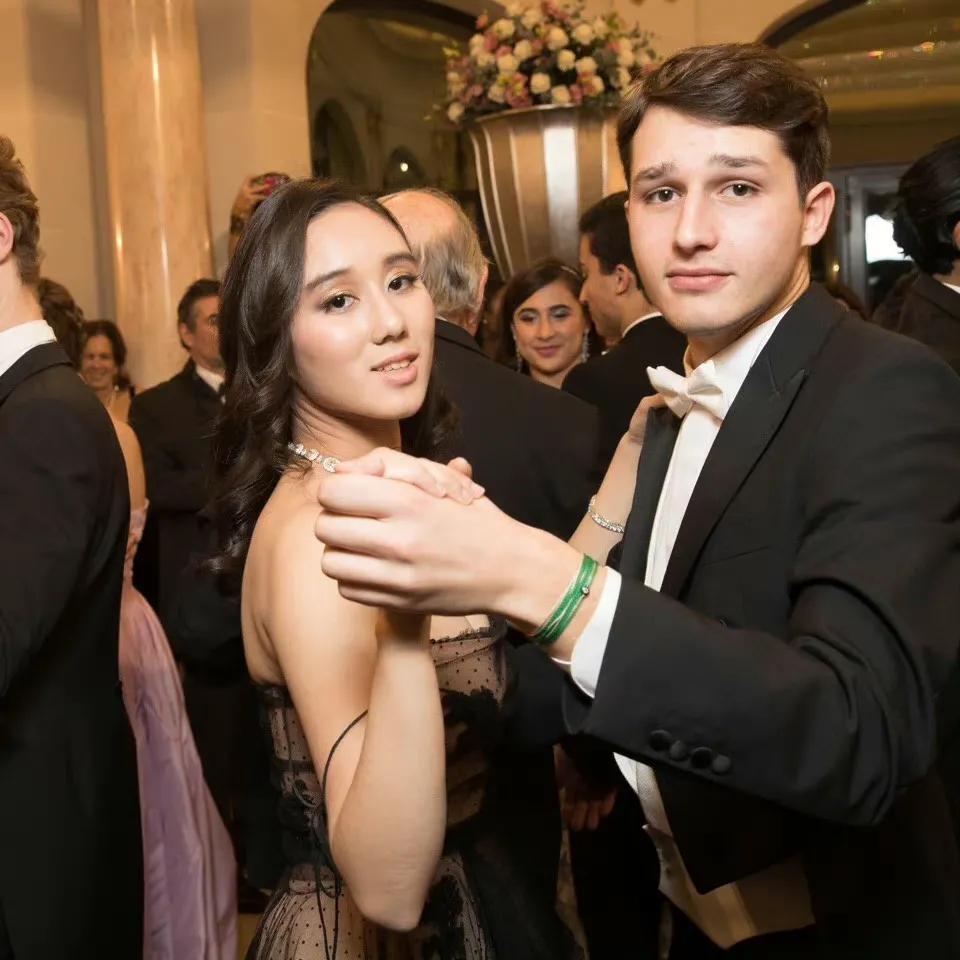 何鸿燊大房有几个孩子,何鸿燊第十八个孩子