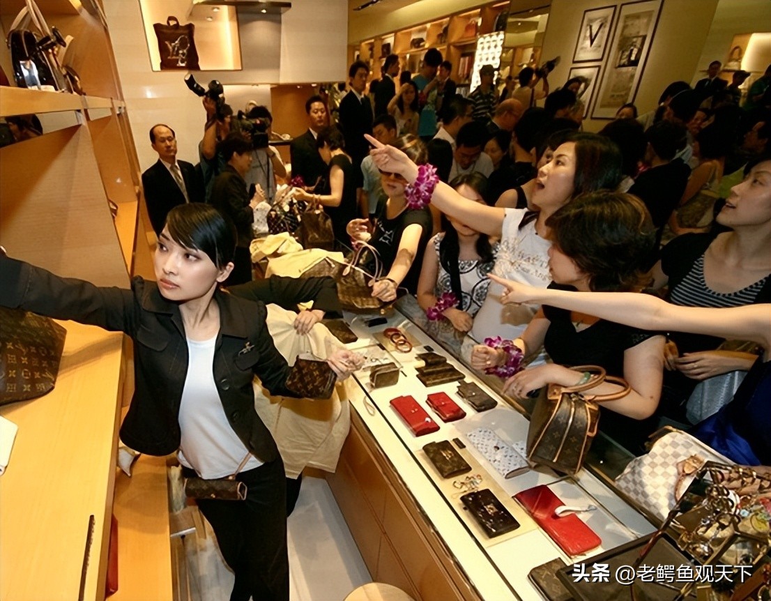 放开之后，外媒看好中国奢侈品市场，唯品会销量出现3倍上涨
