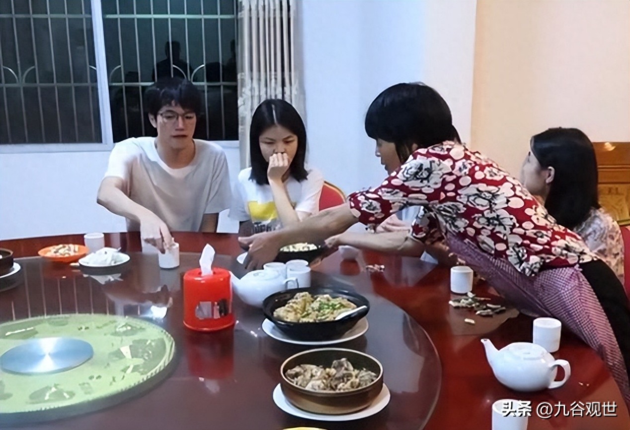 老人去儿子家养老视频,老人到底该不该去儿女家养老