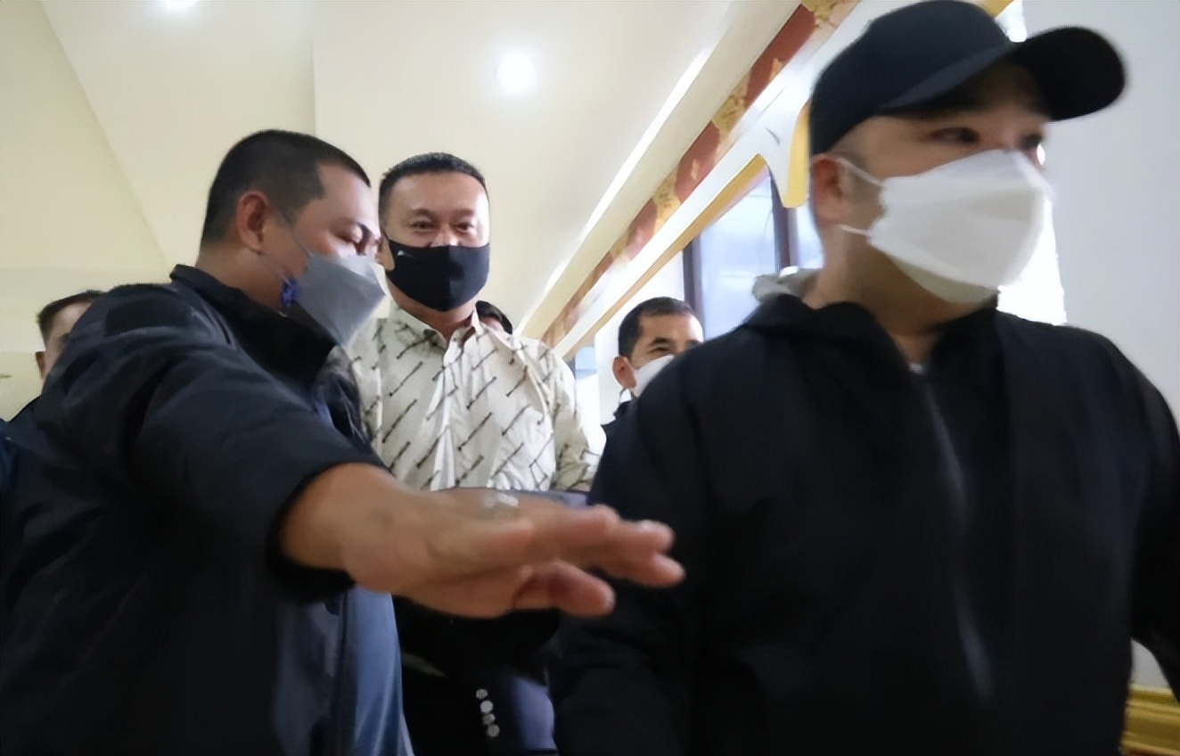 洗浴大王初威直指巴育侄孙是“灰产代理”要用灰产案*翻推**本届政府