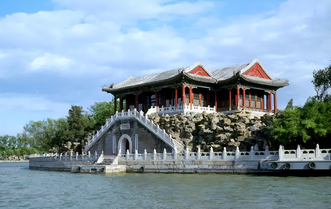 国庆期间需要注意哪些安全问题,国庆假期出行注意事项通知