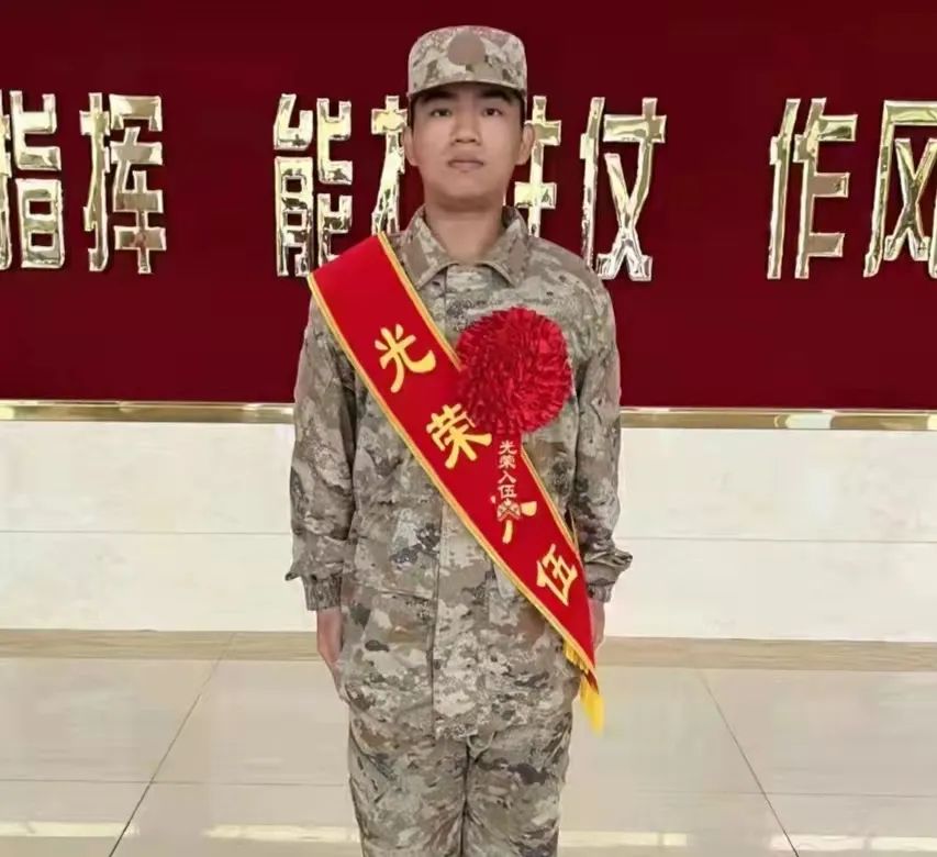 深圳市宝安区进藏新兵启程卫国戍边