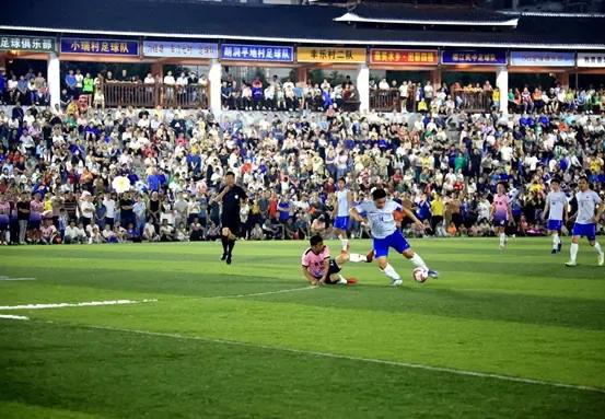 贵州村超火爆引网友热议,贵州村超持续爆火引发热议