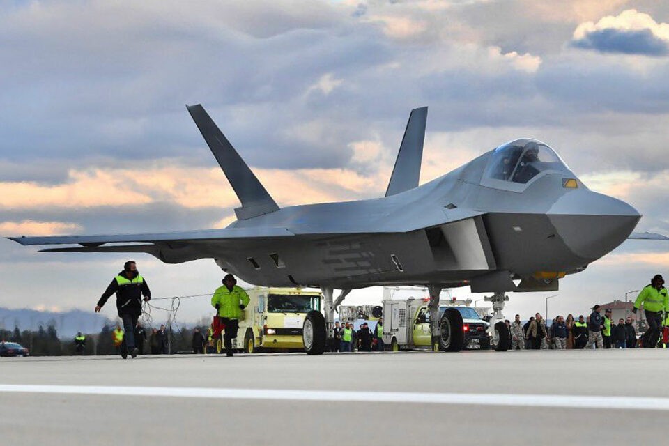 TF-X新鲜出炉，与F22很像，土耳其这款“五代机”，能替代F35吗？