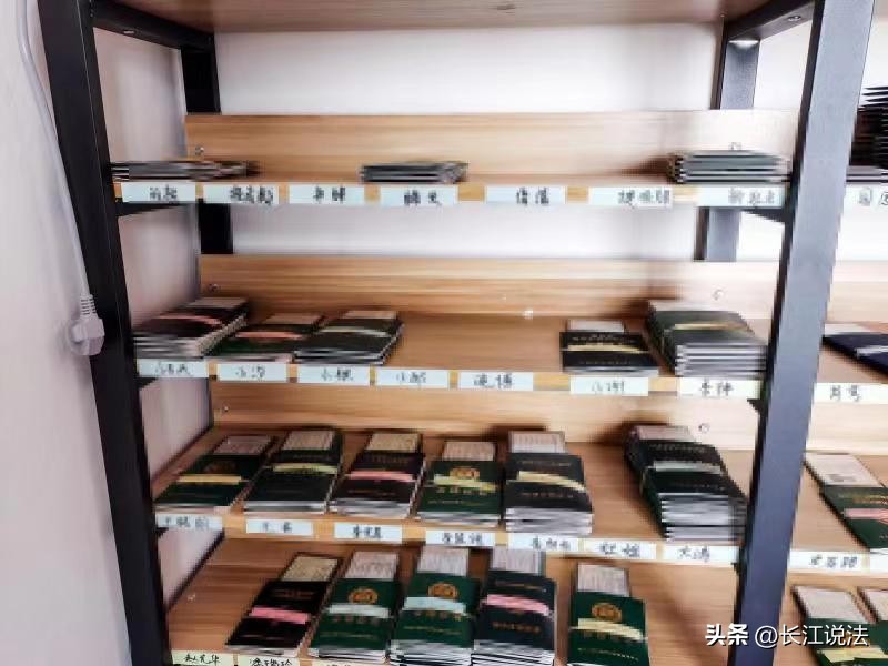 十堰警方捣毁一电诈窝点15人被抓,十堰警方成功捣毁一赌博窝点