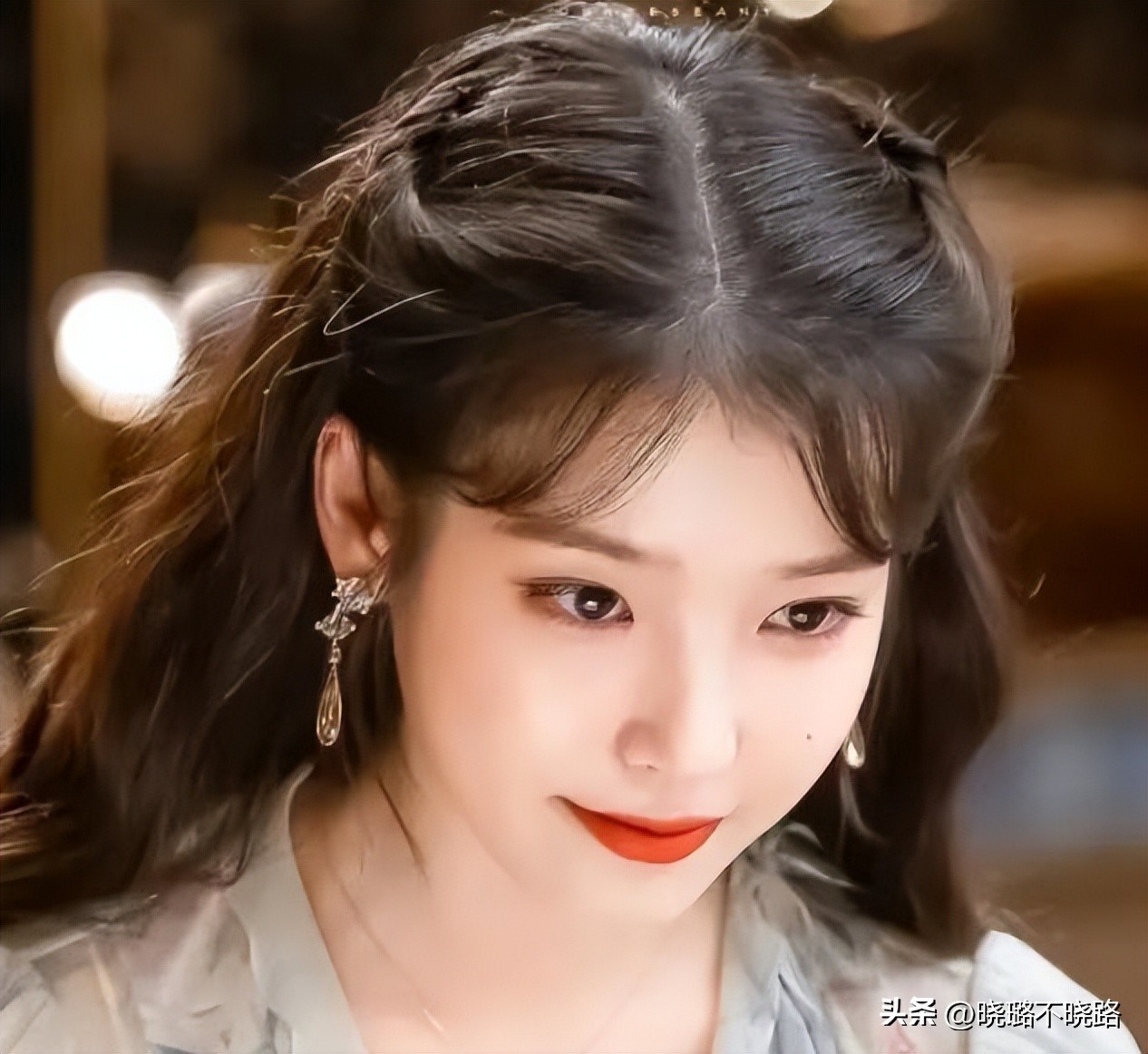 扎丸子头又好看又简单中长发,丸子头扎发简单减龄