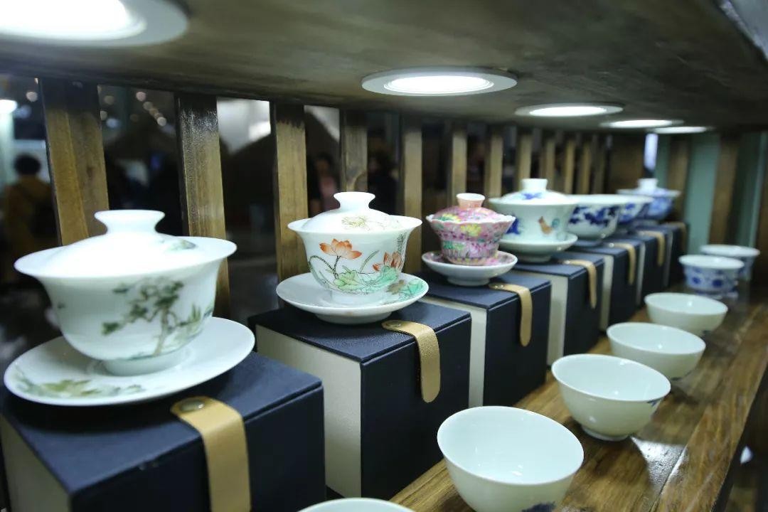 景德镇陶瓷艺术特点,有关陶瓷的知识景德镇