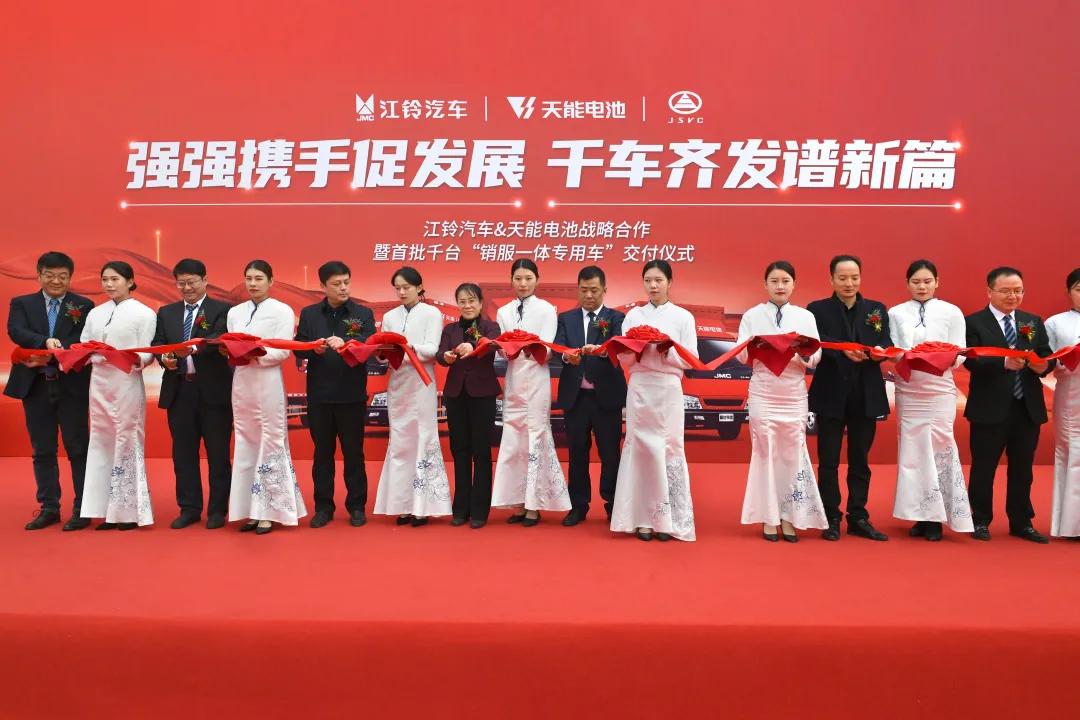 江铃顺达双排3.3米轻卡报价及载重,江铃顺达国六轻卡2022款3.7米