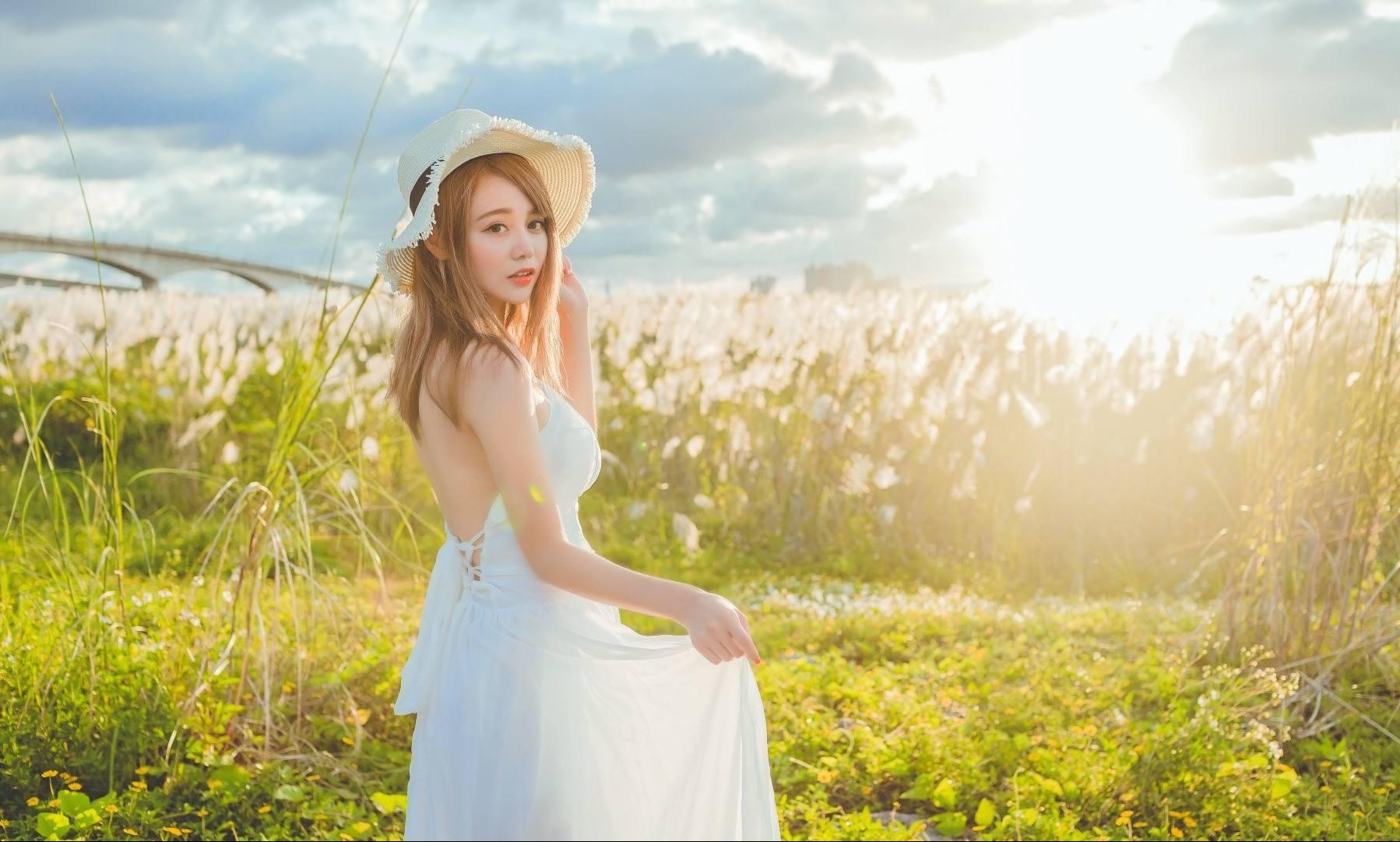 只是撞了下车门，我就失忆了，关键是我只把金主忘了