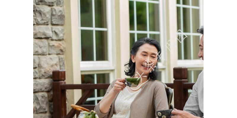 4岁女孩肚子疼被爸爸抱进急救室,12岁女孩肚子疼妈妈带去医院检查