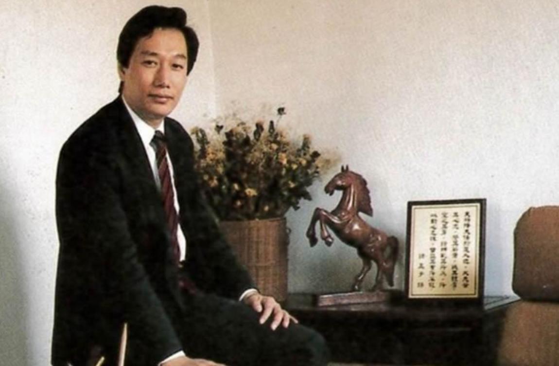 不顾豪门千金身份嫁给穷小子，后来丈夫成为首富，她却因病去世了