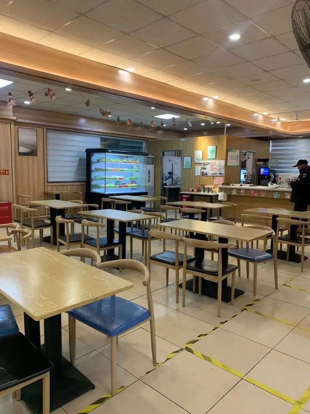 暑假，大学生涌入富士康流水线