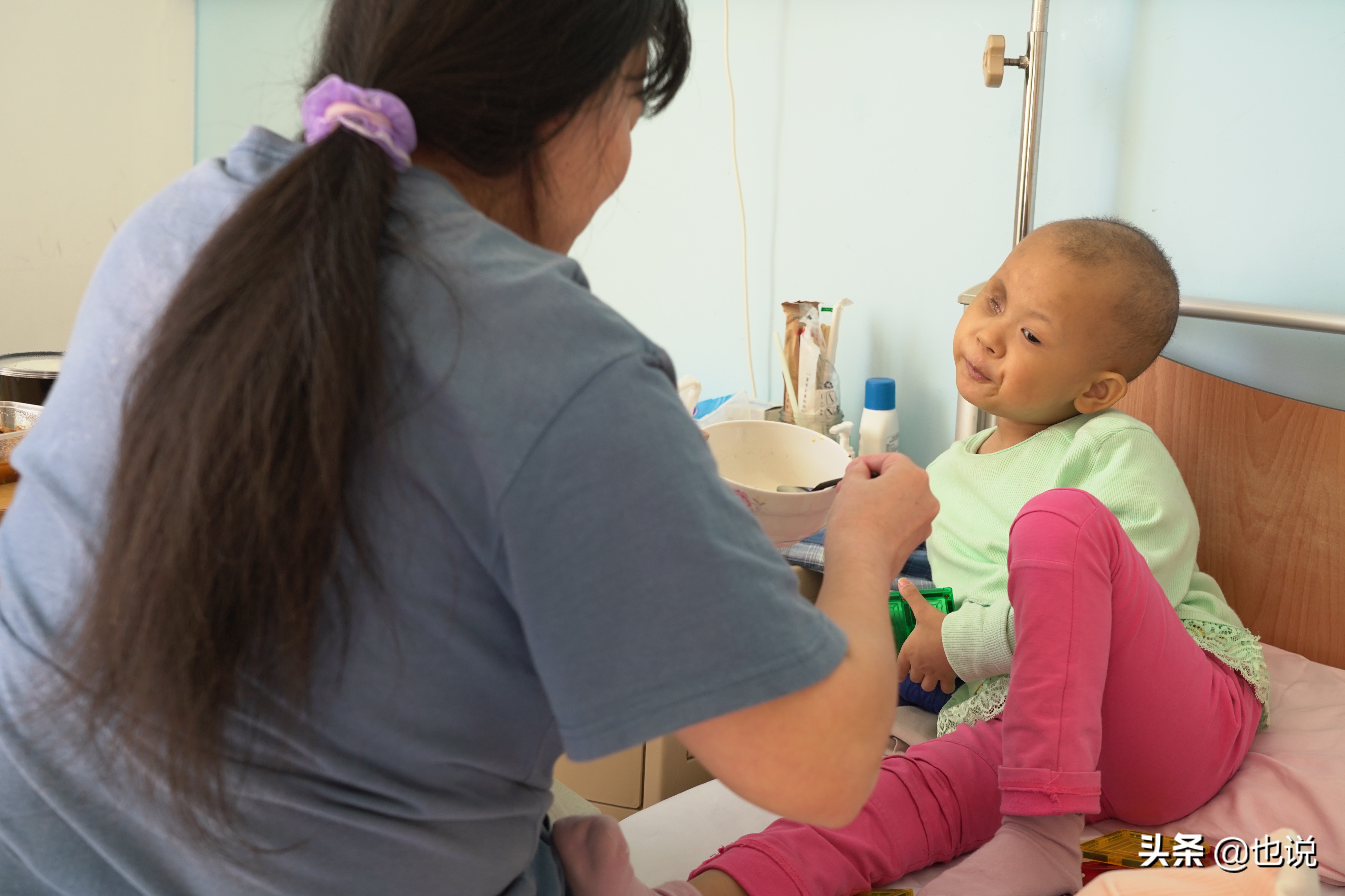5岁女孩眼癌左眼摘除又遇血癌,五岁女童眼睛摘除又得血癌