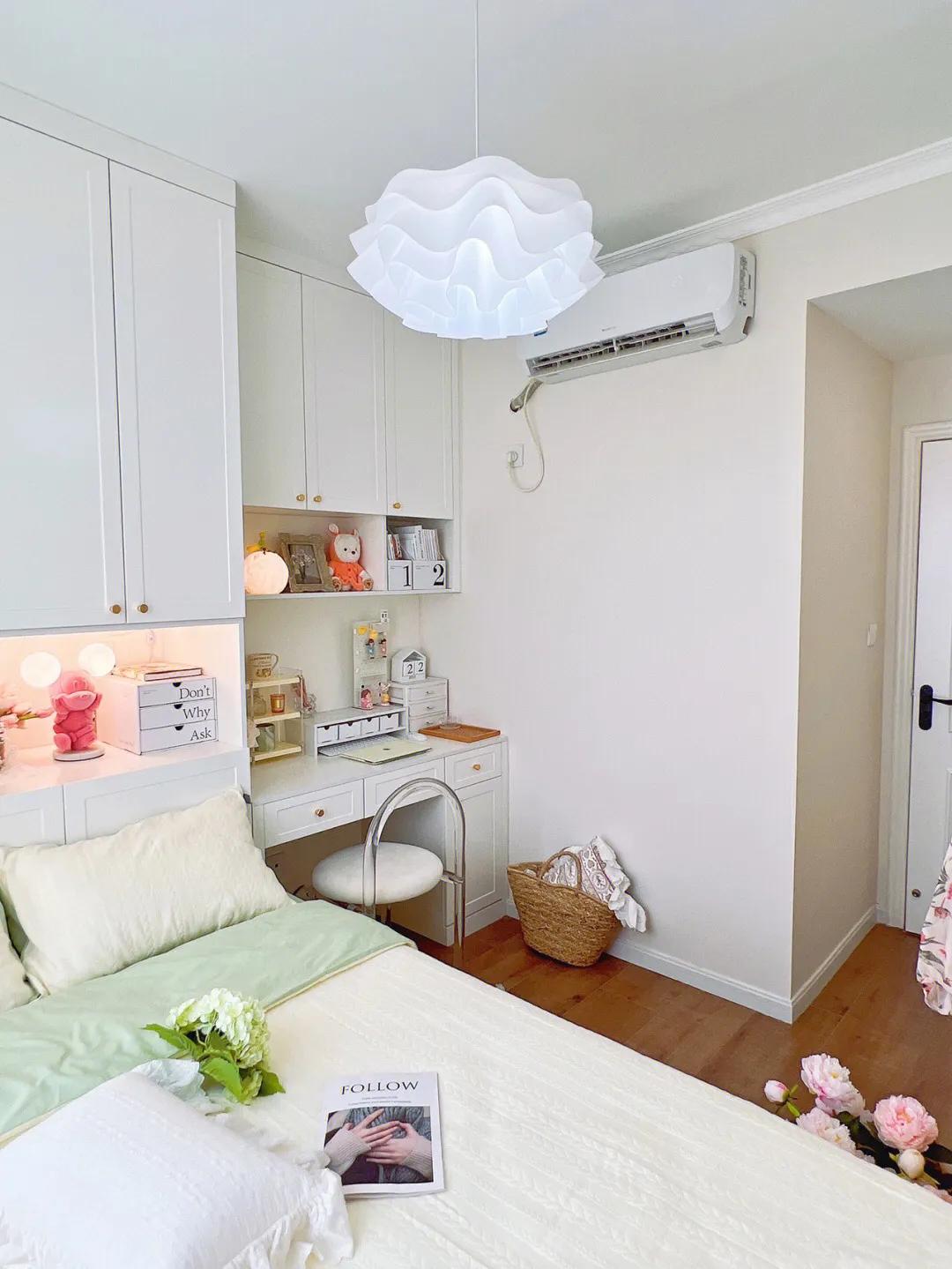 小户型卧室榻榻米床柜一体轻奢风,尚品宅配卧室榻榻米效果图小户型