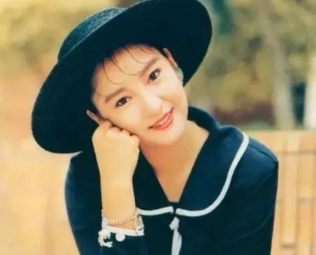 不算特别惊艳却能红的五位女星,长相妩媚却情史干净的五位女星