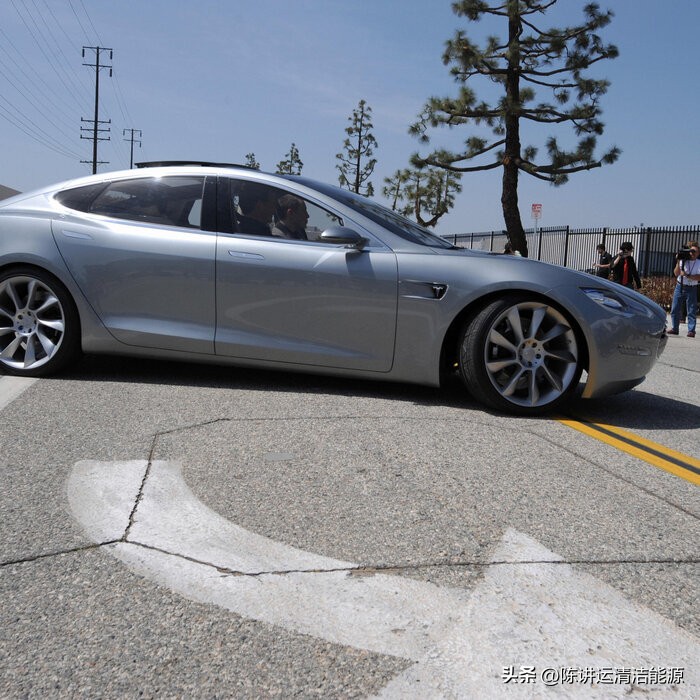 什么电动车自行车的电池不会自燃,电动自行车电池哪种类型不爱着火