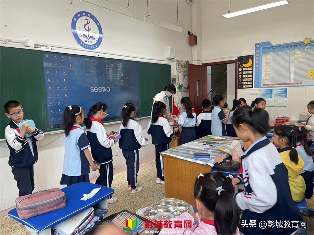 吃得安全吃得放心——徐州市星光小学二年级家长配餐记录