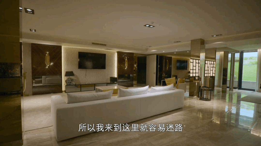 c罗女友乔治娜身价,c罗女友乔治娜晒与4个孩子合影