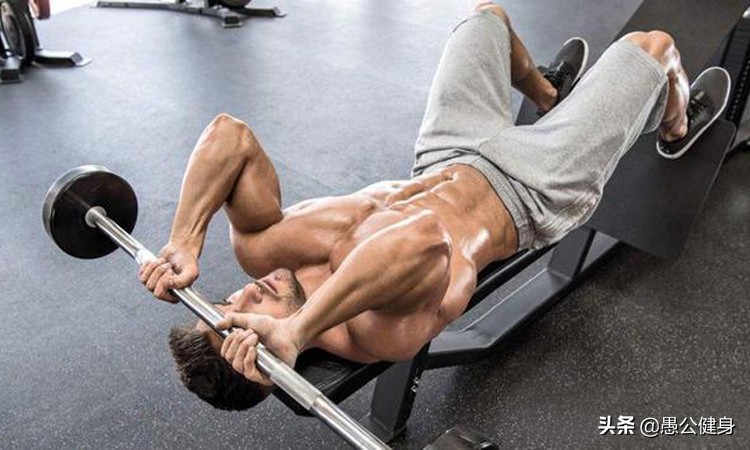 如何让上臂肌肉变大,怎么练上臂变粗壮