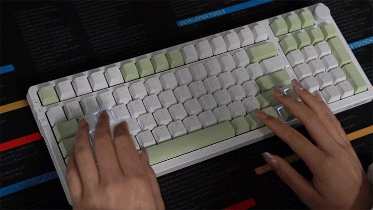 黑爵AK992蓝牙三模机械键盘评测：300元预算内的无短板水桶外设