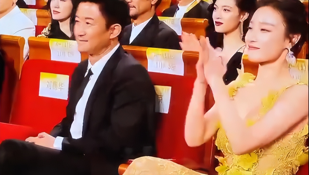 金鸡奖朱一龙获奖前描述,金鸡奖朱一龙获奖现场