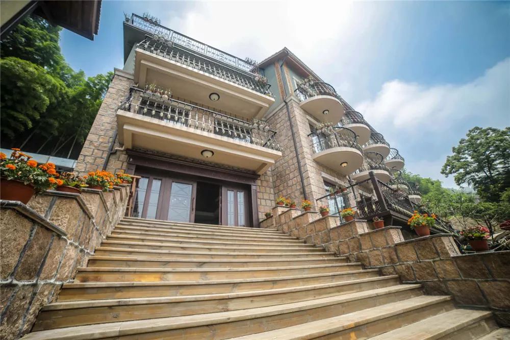 莫干山3家不容错过网红民宿，泡暖心温泉私享冬日雪景丨南方民宿