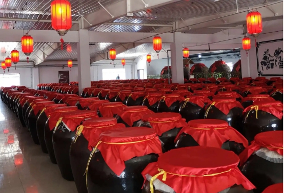 春节淄博赶烤游客再度爆满,淄博烧烤外国人也来凑热闹