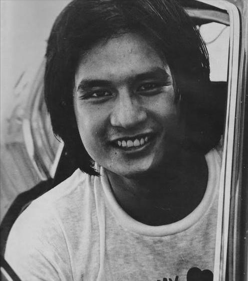 割喉去世的案例,被捅刀身亡的10位明星