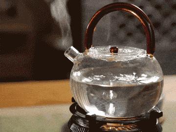 喝茶用陶瓷茶具还是玻璃好,为什么现在的人都喜欢用玻璃茶具