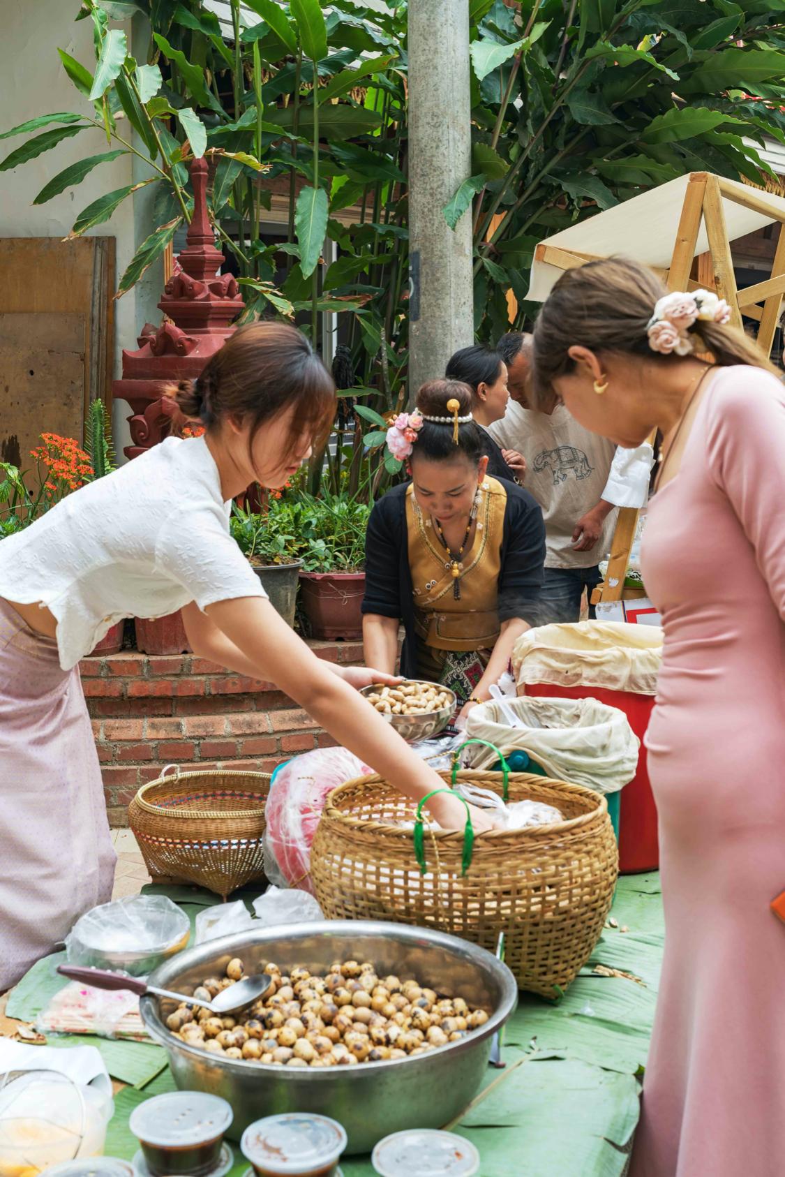 骂版纳是因为你没走出告庄玩版纳跟着小姐姐们走你才晓得味道