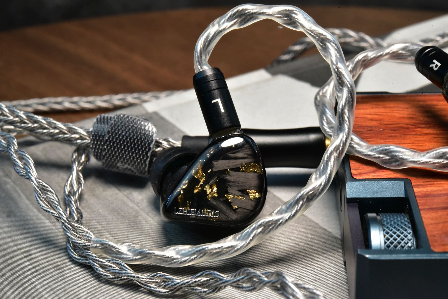 像河南菜一样做耳机!出自广西人之手的LZAX圈铁静瓷9单元试听