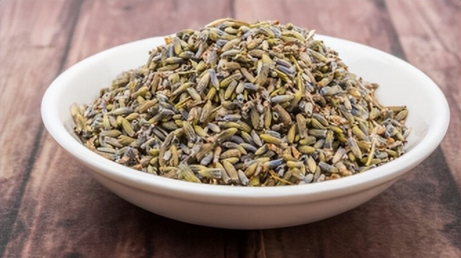 天气热了多喝点开水注意身体,天气热流汗多拿什么泡水喝最好