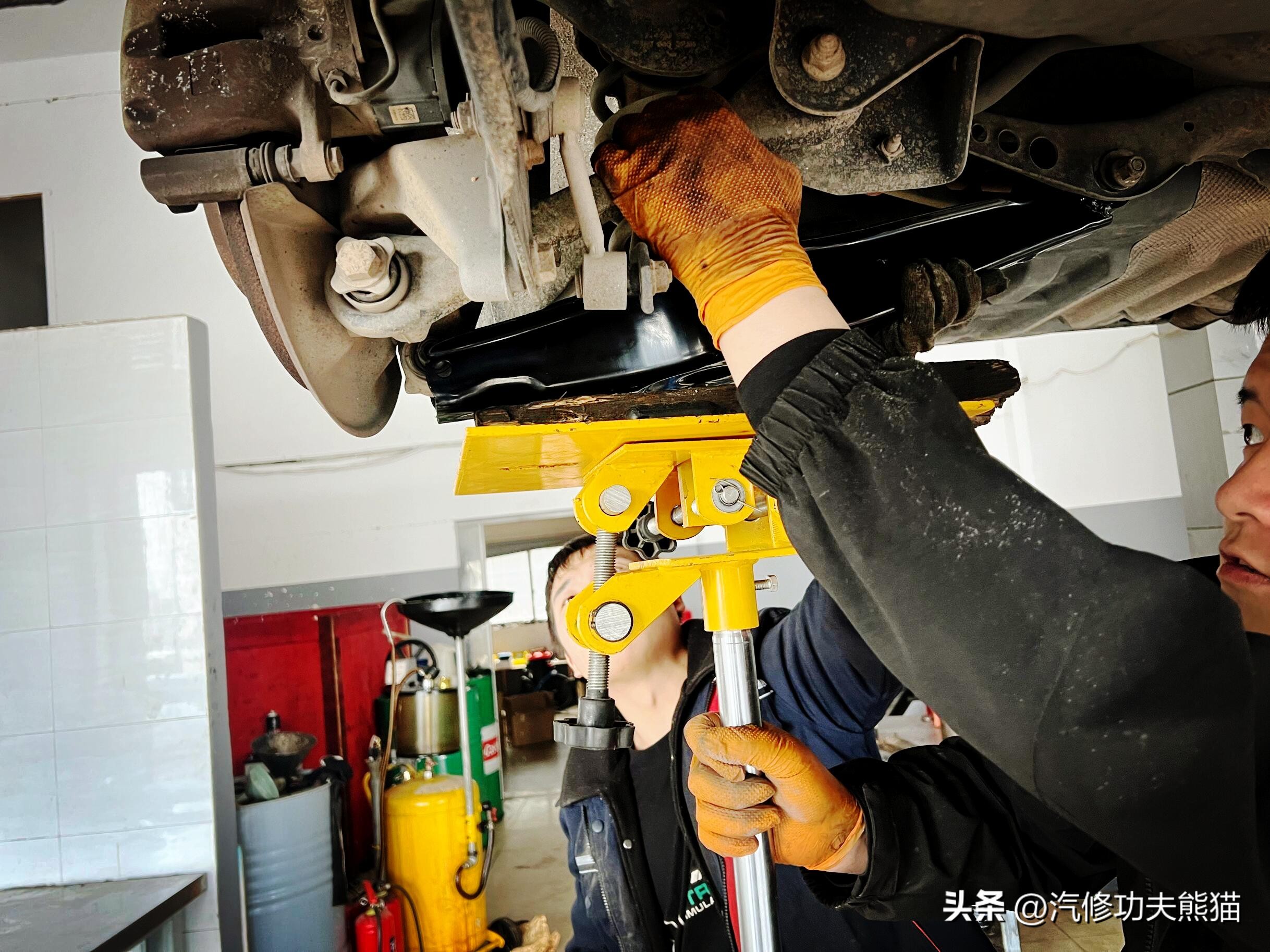 父亲老车翻新修复,父亲去世留下了的车去翻新