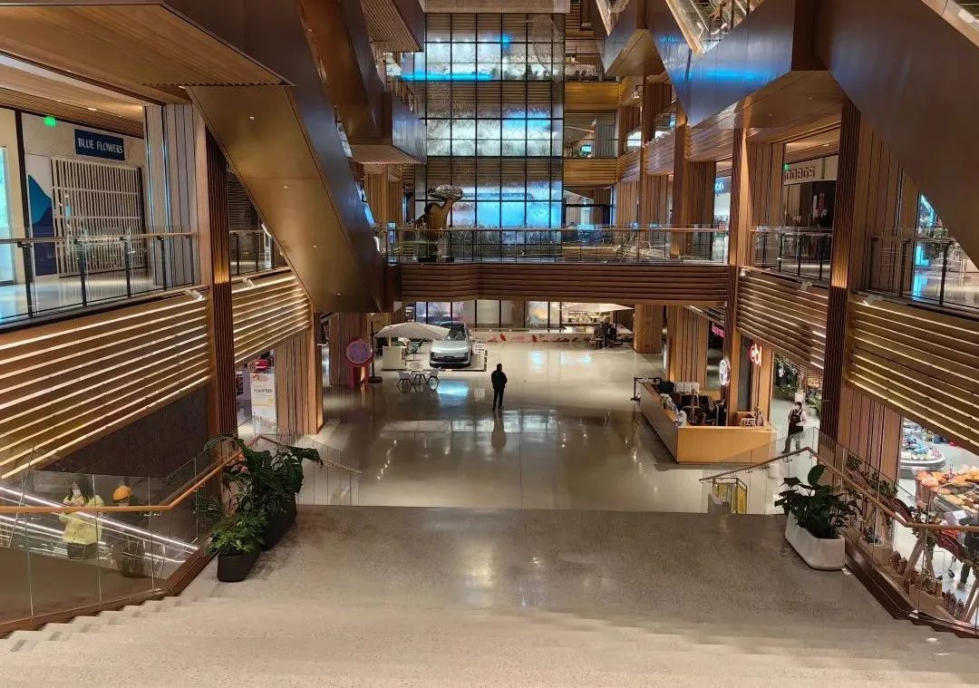 员工、骑手、顾客都阳了，饮品店如何熬过“最后的寒冬”？