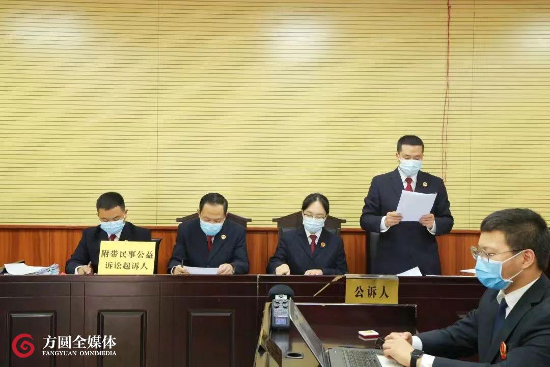 为了证明*肥药减**是有效的，美容店老板娘亲自试吃，还做了对比图