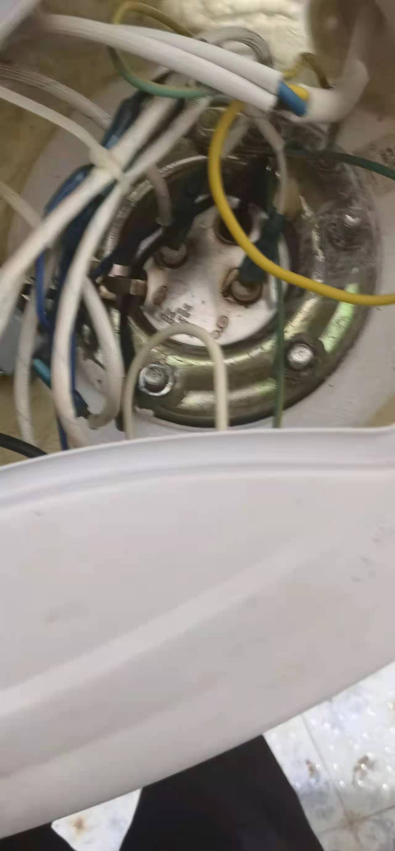 更换热水器加热管人工费多少钱,更换热水器管水会大吗