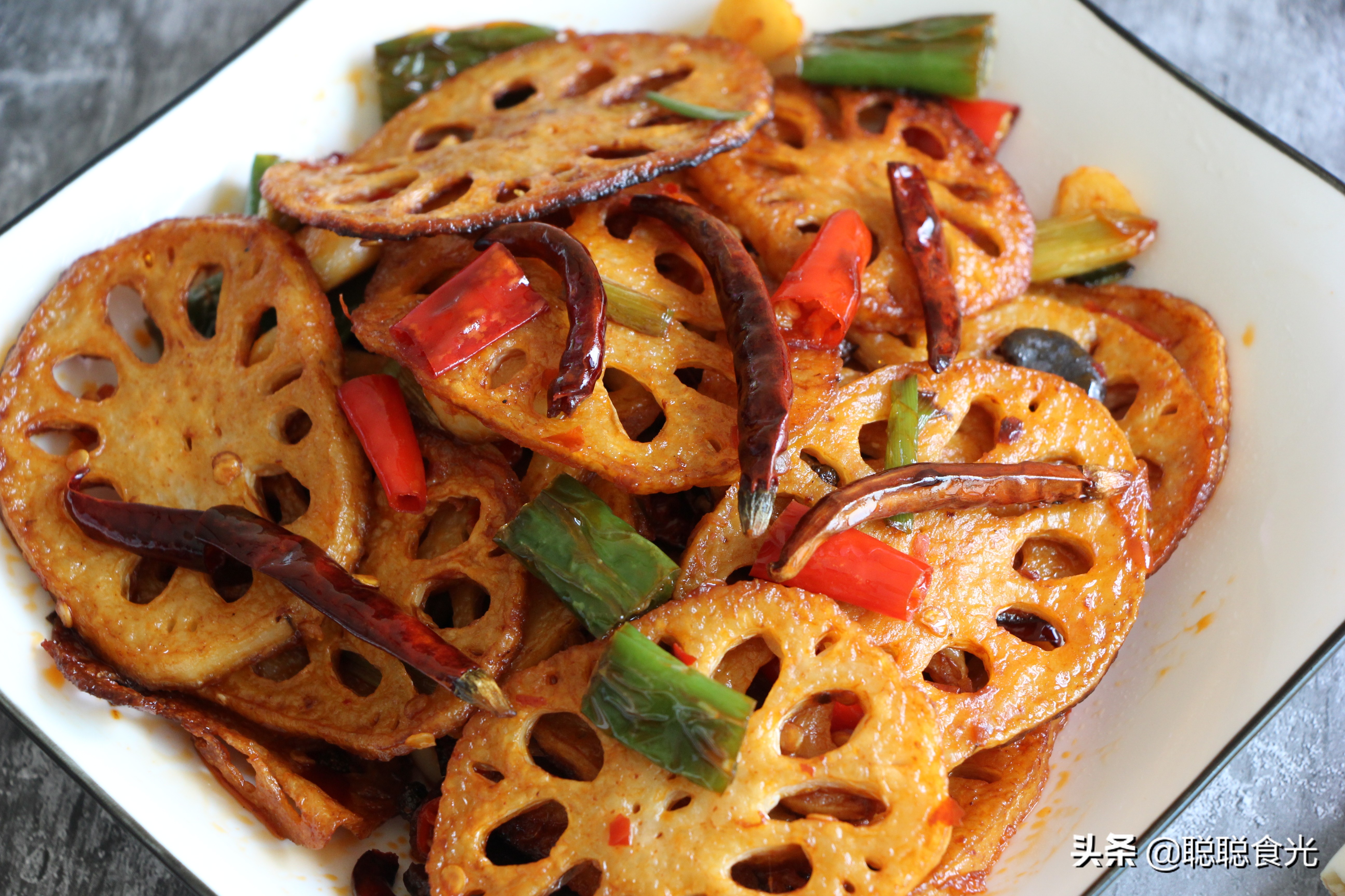 除夕年夜饭，推荐12道特色小炒，荤素搭配不单调，上桌先光盘