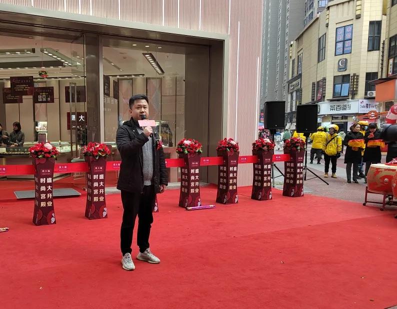 周大福荣耀珠宝新店开业,热烈祝贺金嘉福珠宝盛大开业