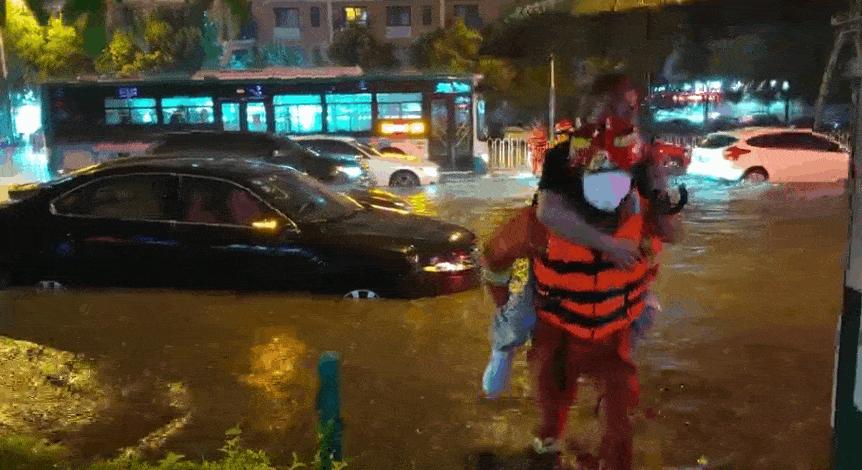 被春节“逼疯”的年轻人，怎么越来越上头了？