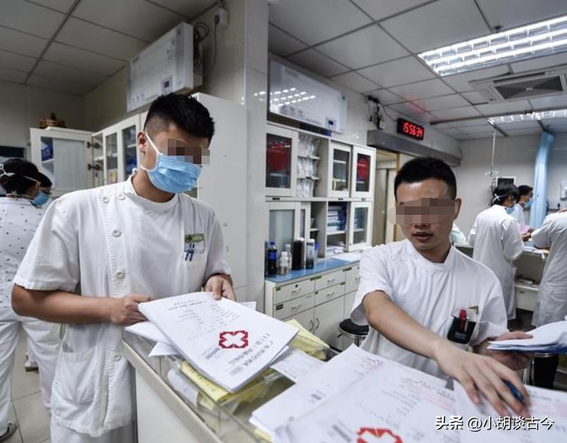 四川父亲忍痛拔掉儿子呼吸机,家人拔掉呼吸机视频