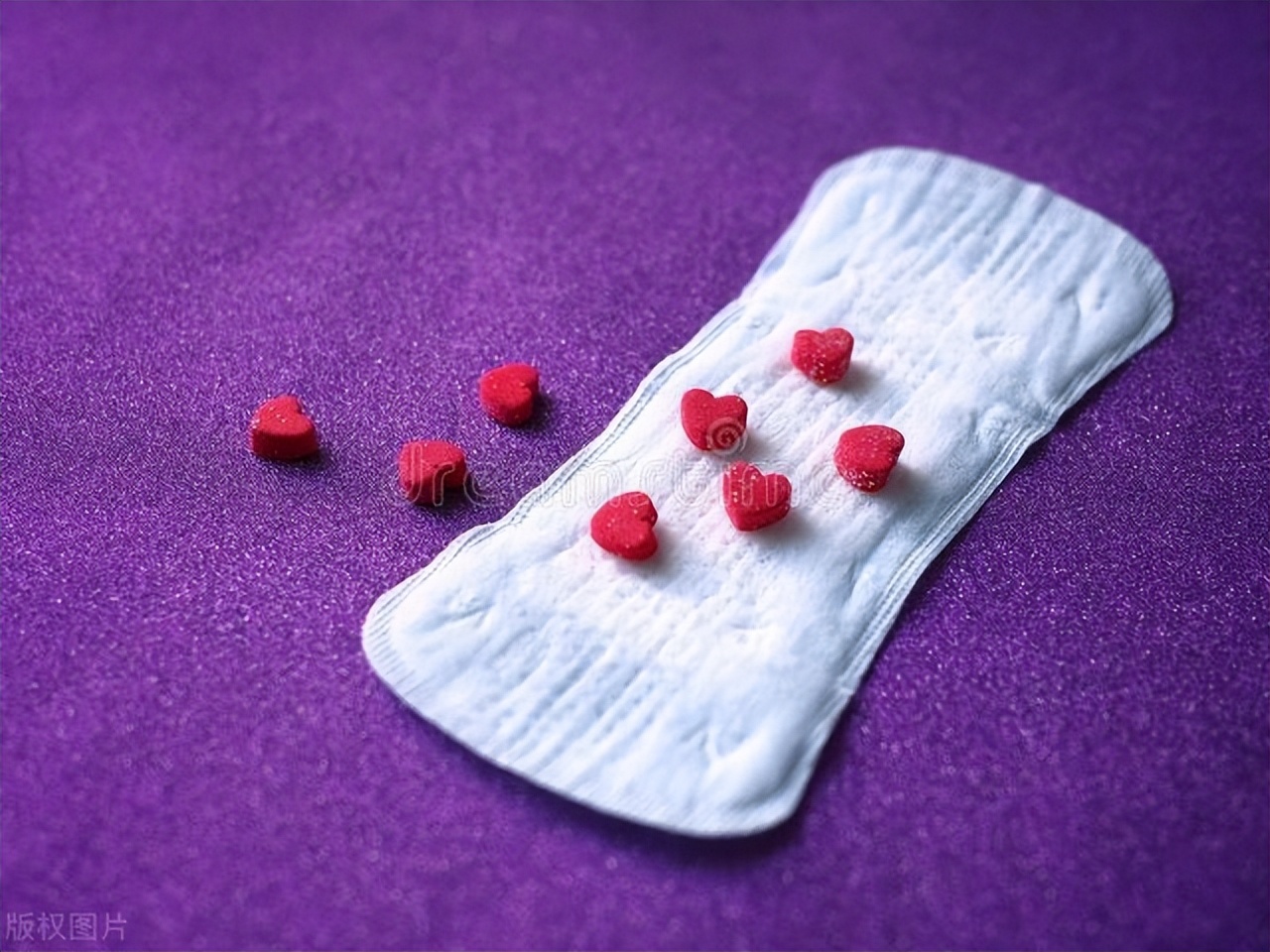 月经过后有深褐色分泌物是怎么了,月经结束还有褐色分泌物怎么回事