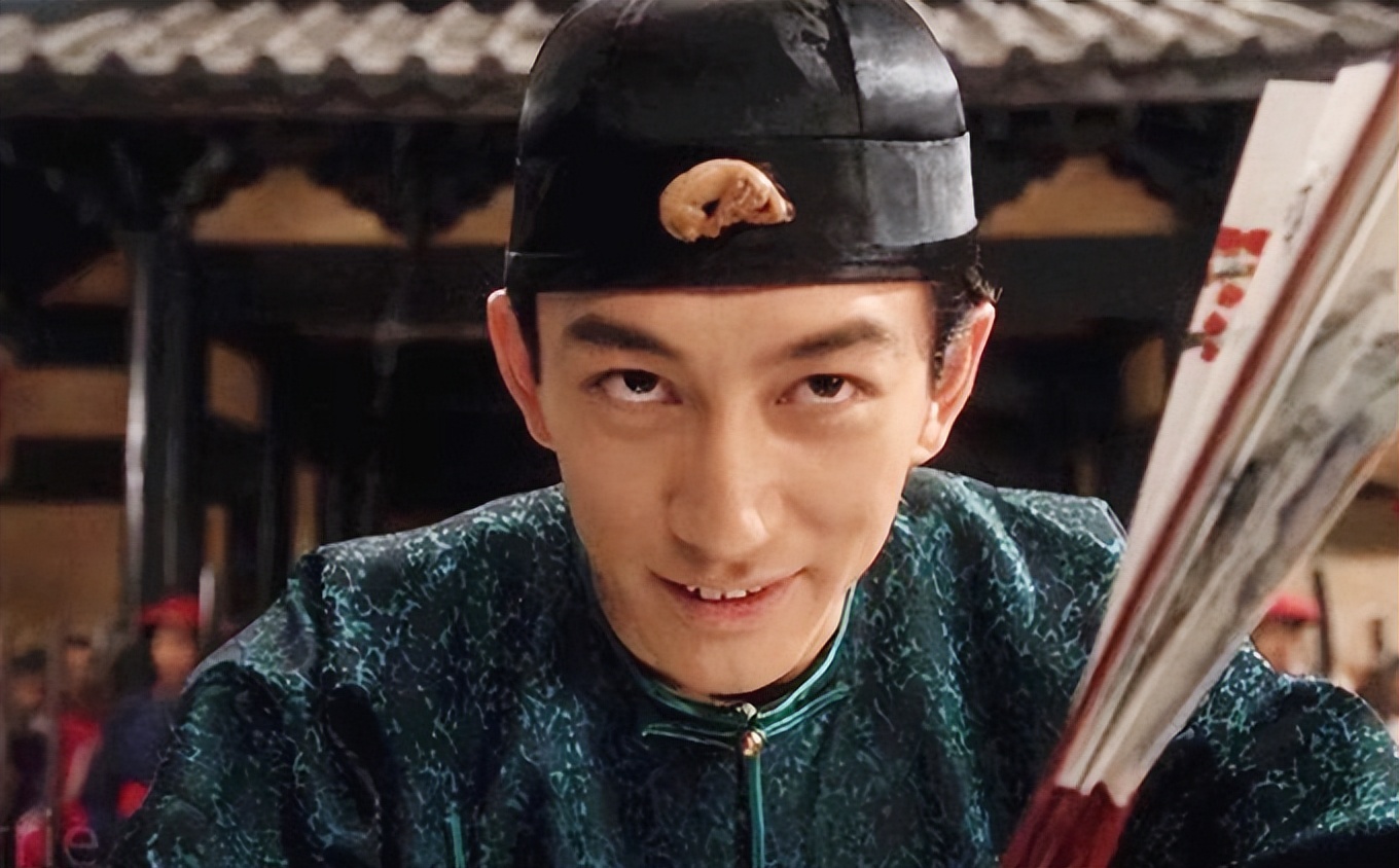 知名港星现身网红直播间！美颜过度脸忽大忽小，全程话少像背景板