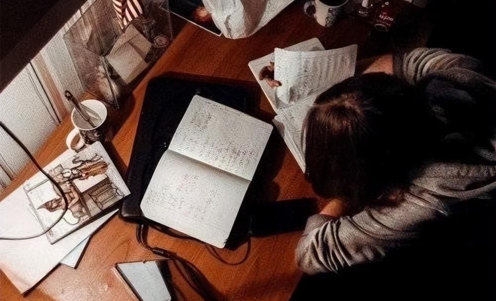 儿媳眨眼逼我说退休金只有3000，亲家跟我不一样