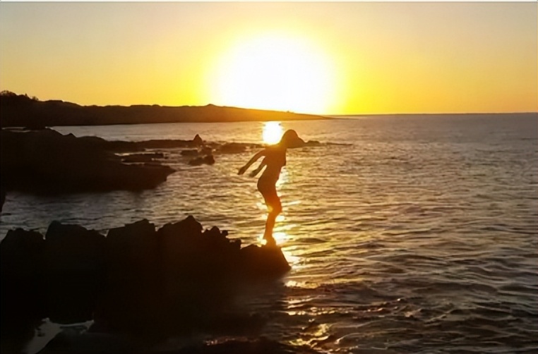 这对年轻夫妻放弃高薪，旅行2年花光存款，潇洒8年后向全网凡尔赛