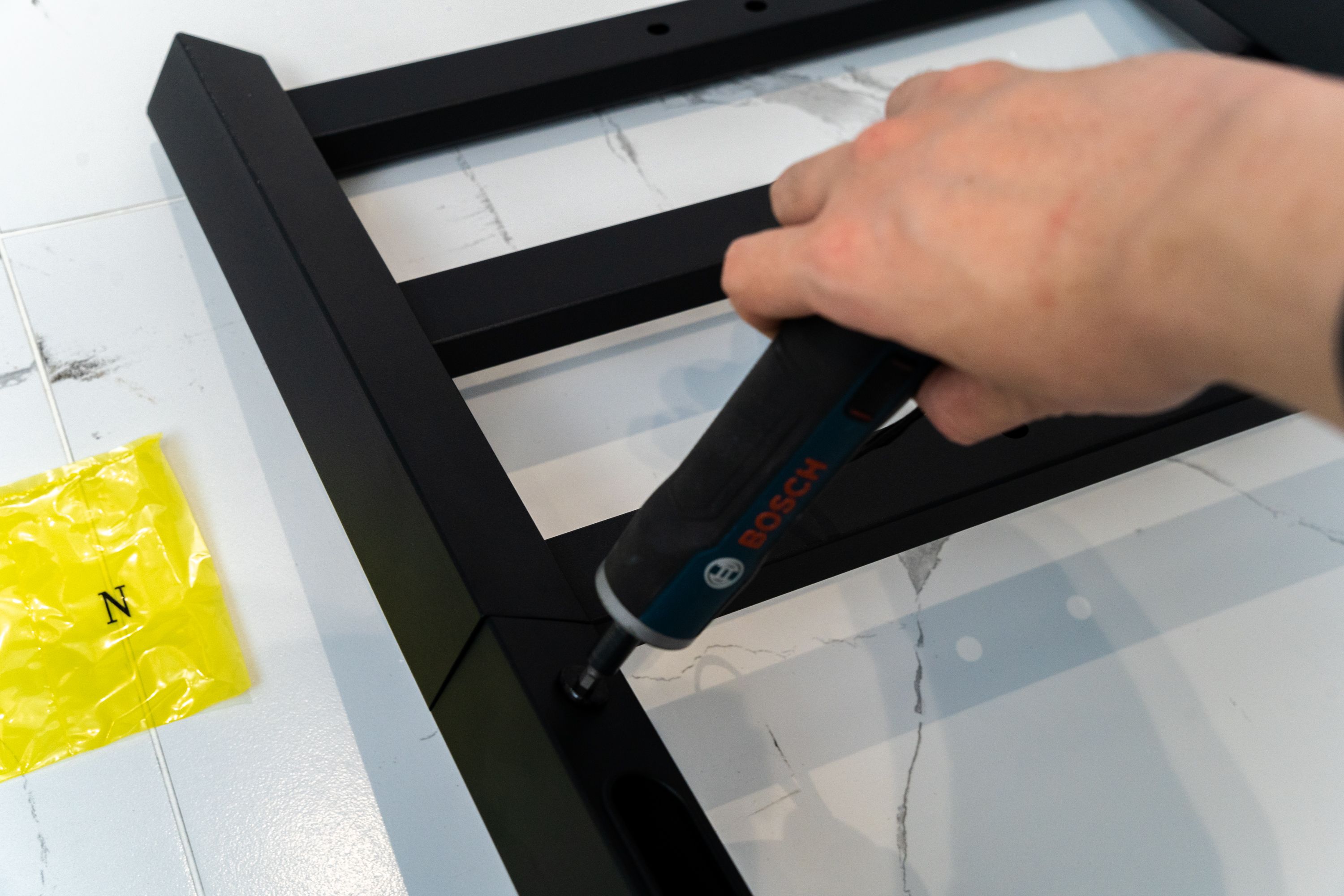 客厅要不要装电视机支架,客厅嵌入式电视支架选择