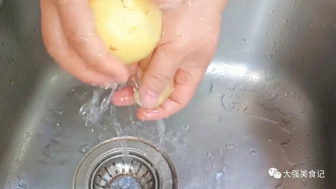 嗓子痒干咳止咳喝点什么汤,喉咙痒咳嗽喝点什么润肺止咳