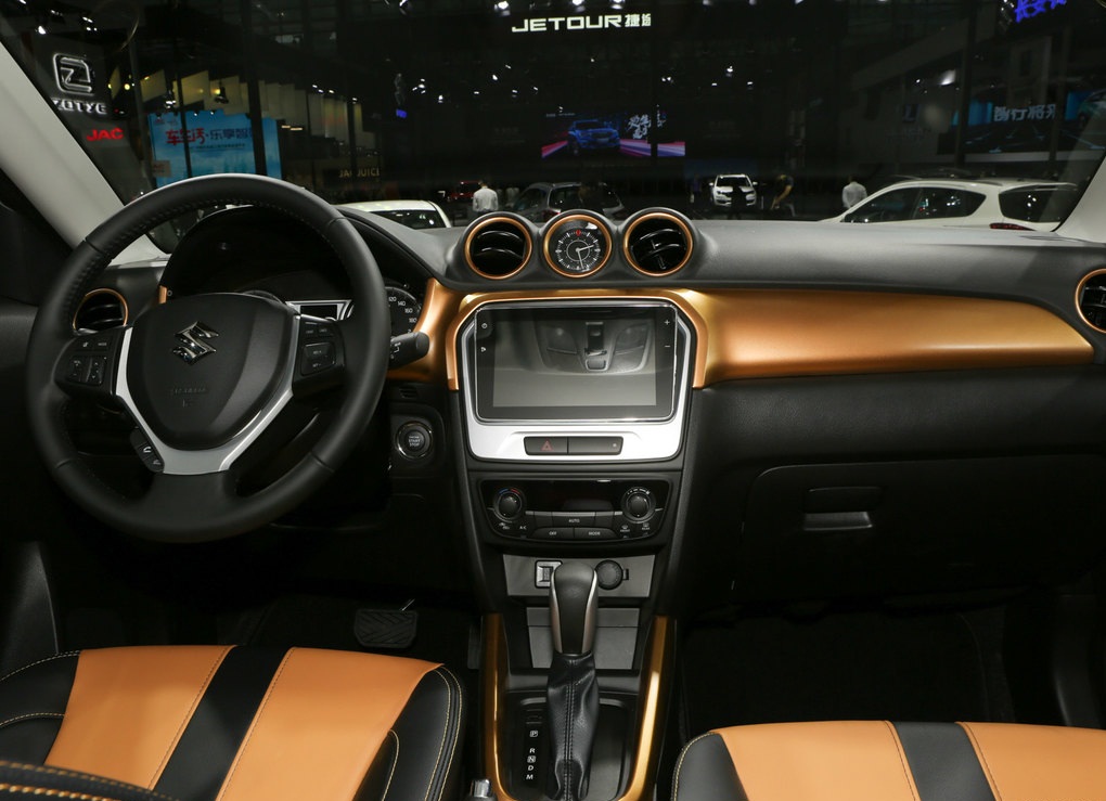 最新款铃木维特拉车长约4.4米,铃木维特拉1.4t四驱旗舰版测评