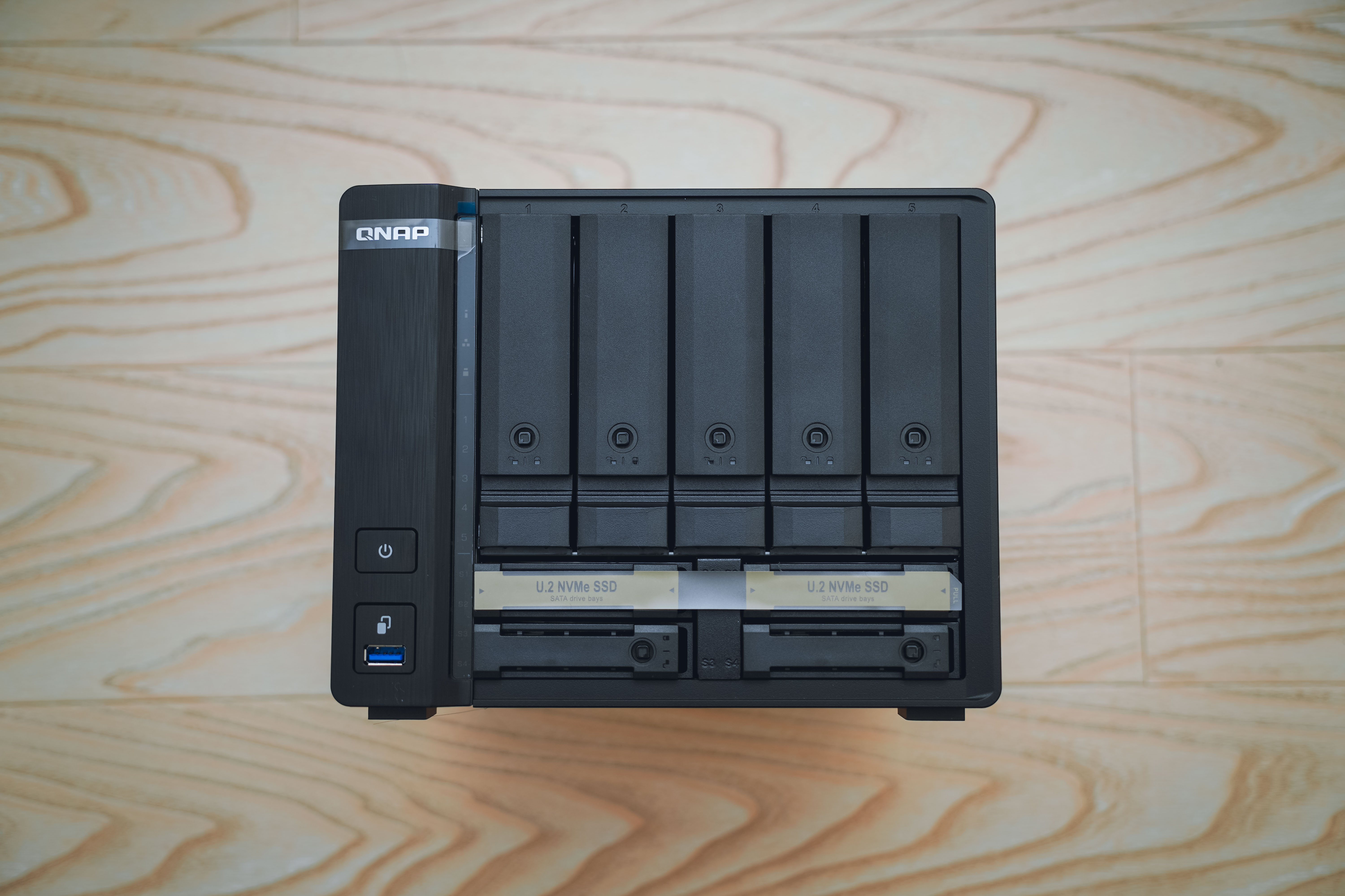 历史低价买到九盘位万兆NAS机皇：威联通TS-H973AX