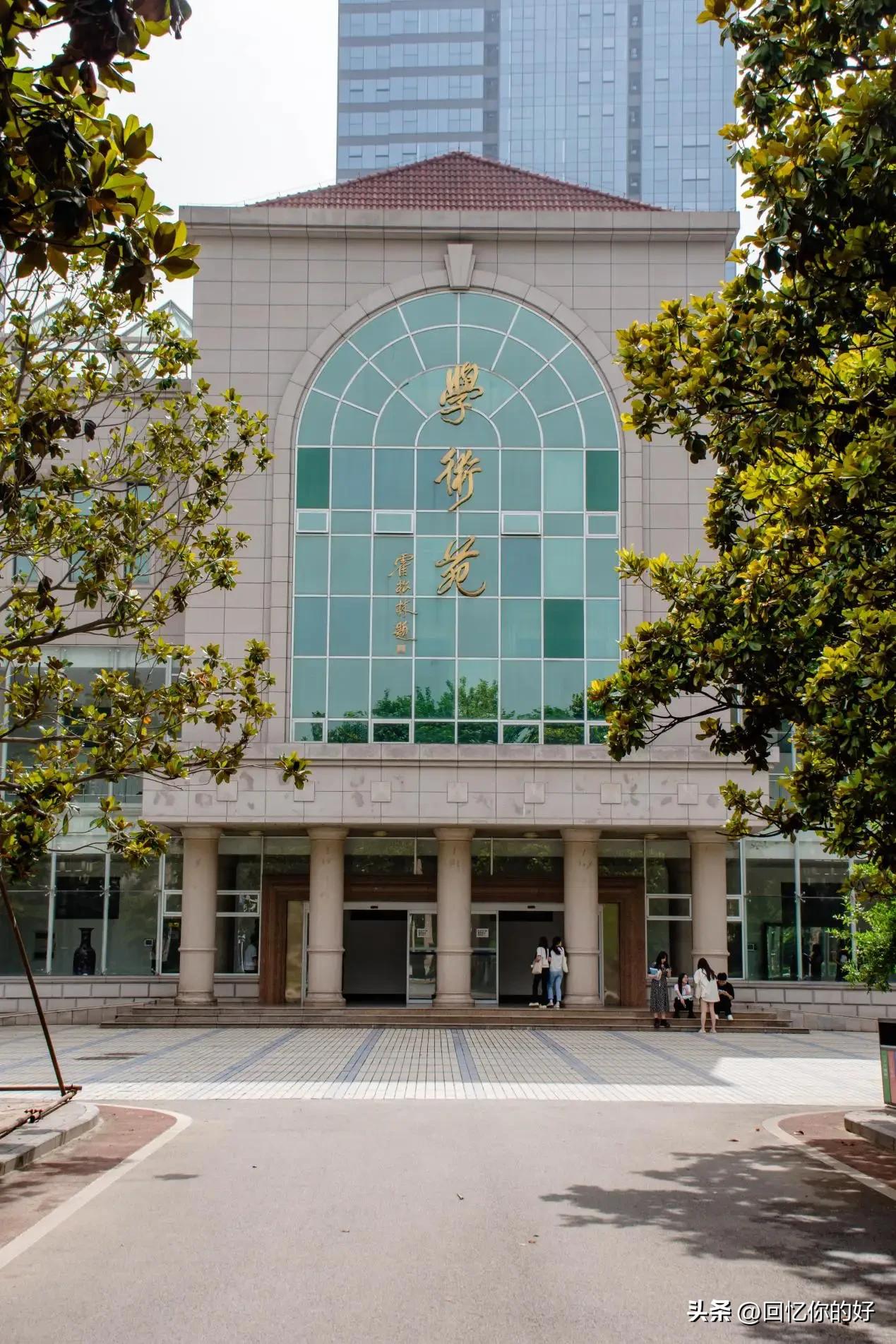 三百多分的学生适合学什么专业,三百多分能上什么外语学院